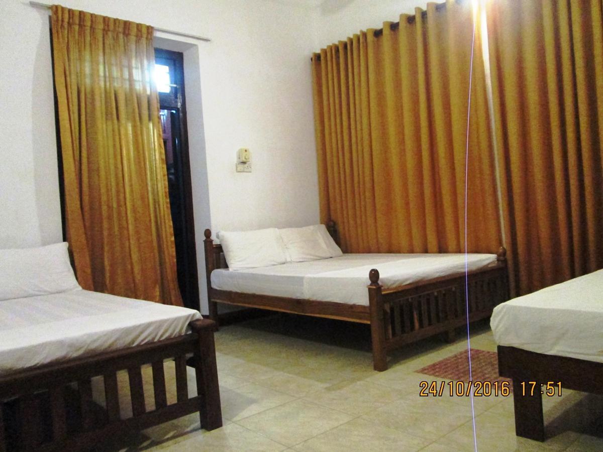 Hotel Blue Whale Jaffna Extérieur photo