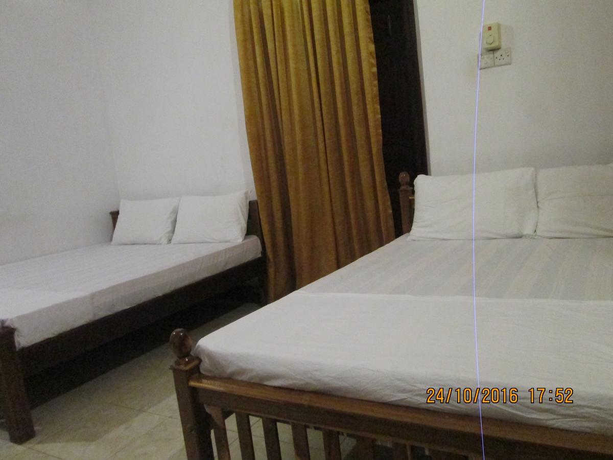 Hotel Blue Whale Jaffna Extérieur photo