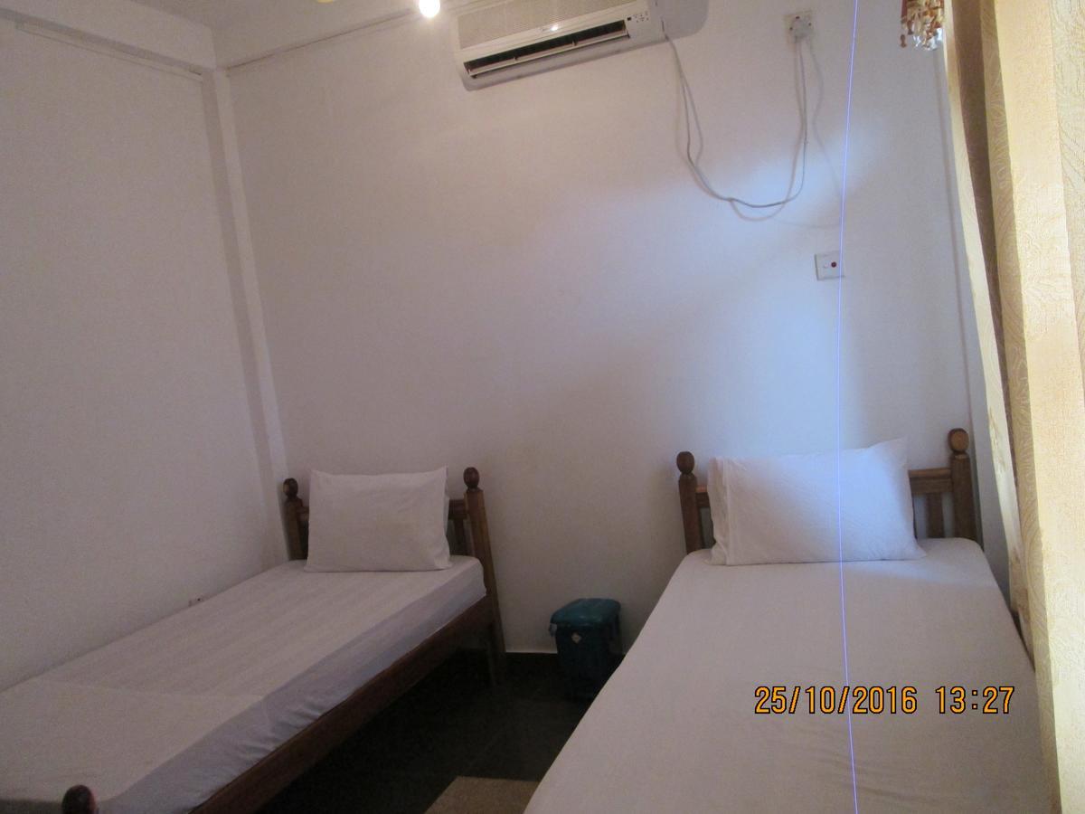 Hotel Blue Whale Jaffna Extérieur photo