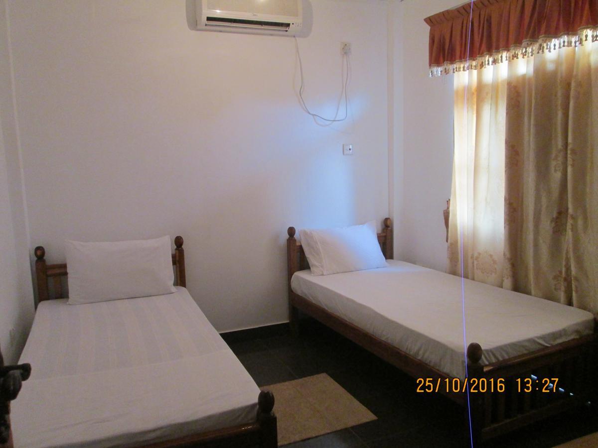 Hotel Blue Whale Jaffna Extérieur photo