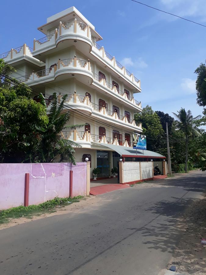 Hotel Blue Whale Jaffna Extérieur photo