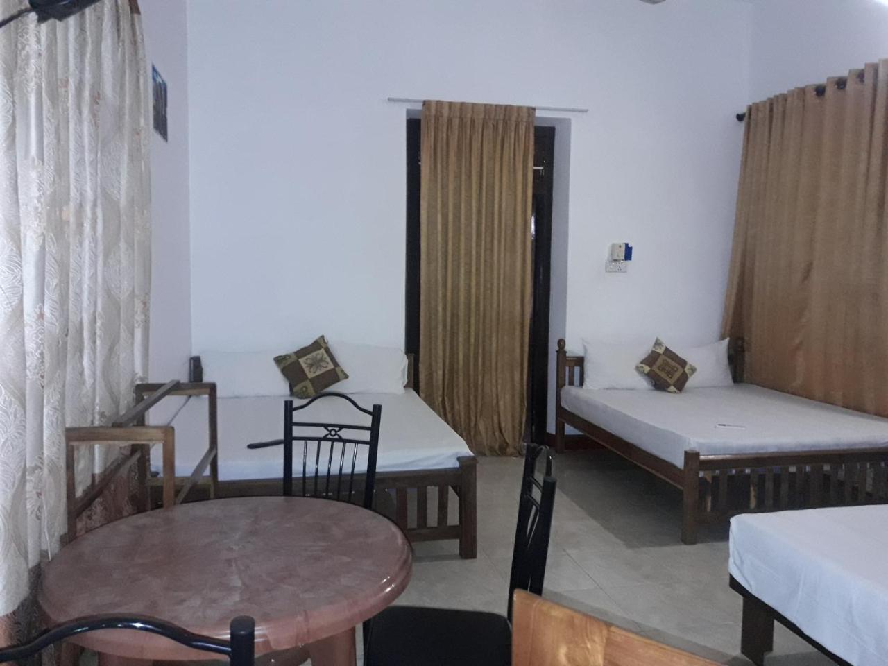 Hotel Blue Whale Jaffna Extérieur photo