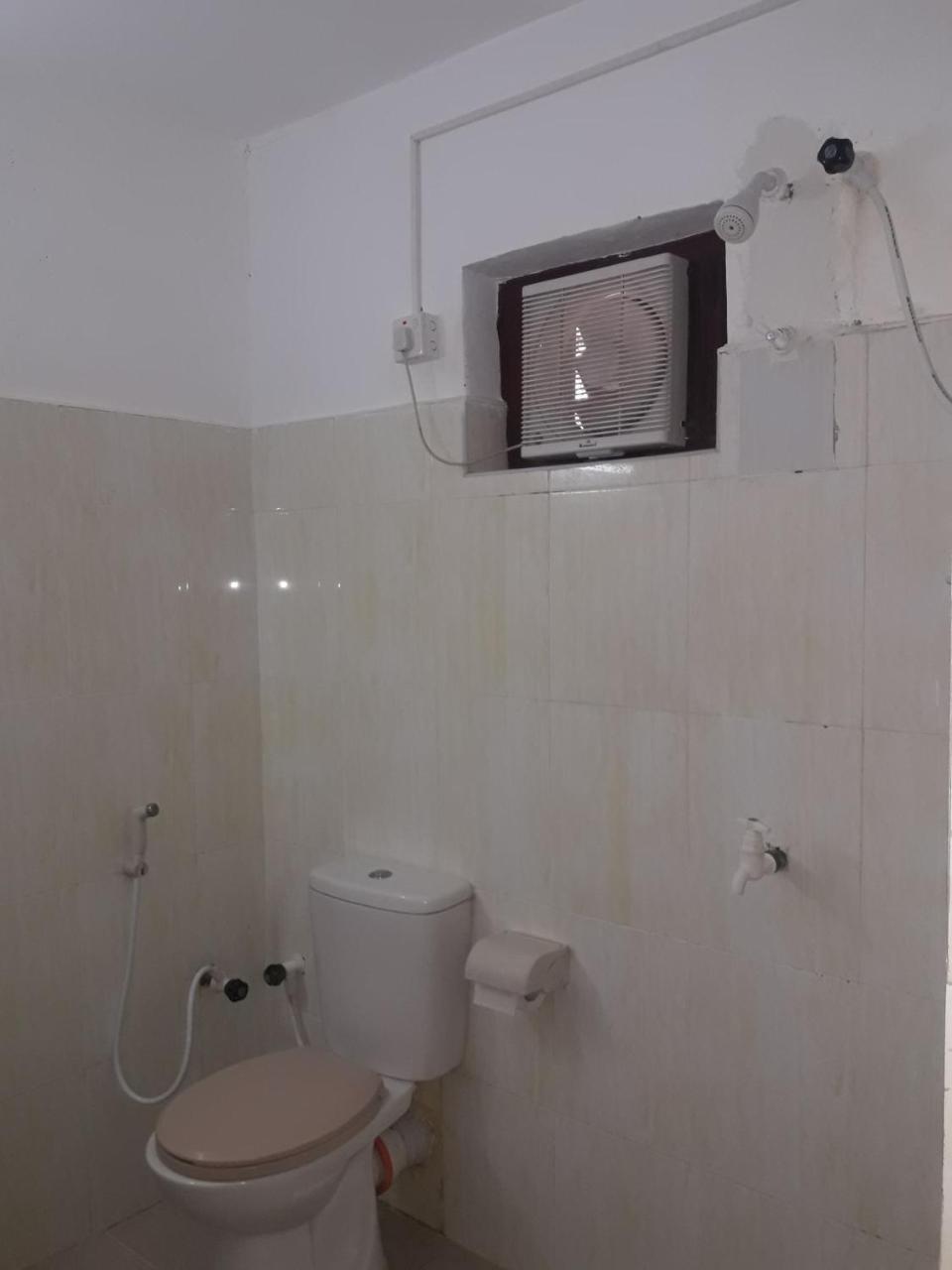 Hotel Blue Whale Jaffna Extérieur photo