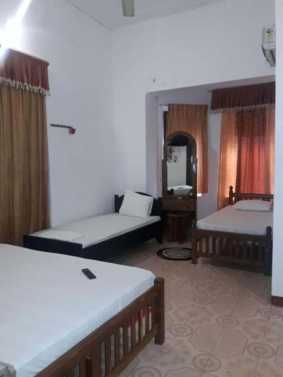 Hotel Blue Whale Jaffna Extérieur photo