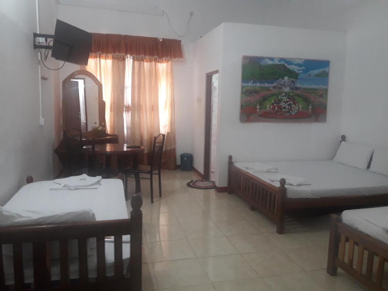 Hotel Blue Whale Jaffna Extérieur photo