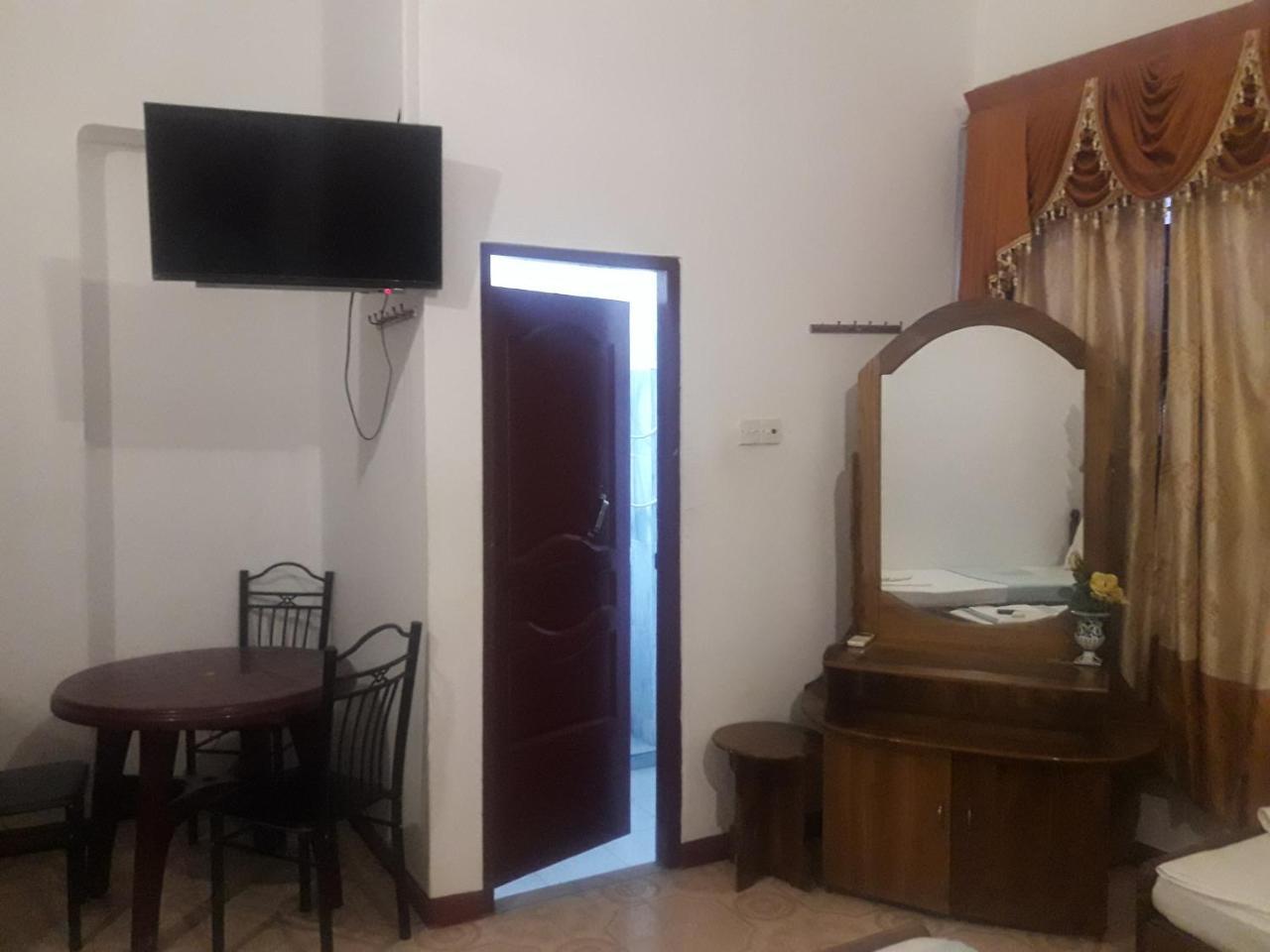 Hotel Blue Whale Jaffna Extérieur photo