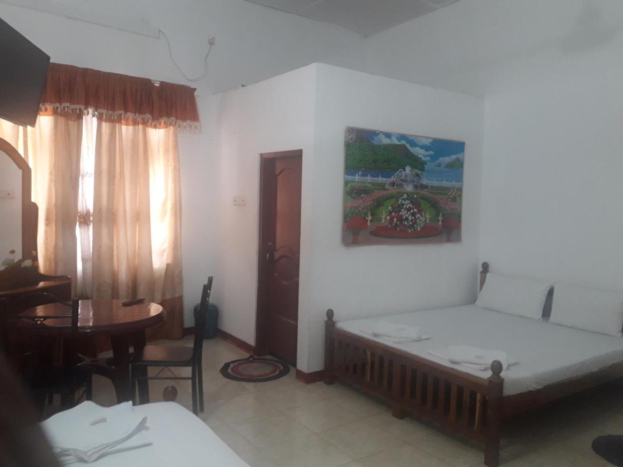 Hotel Blue Whale Jaffna Extérieur photo