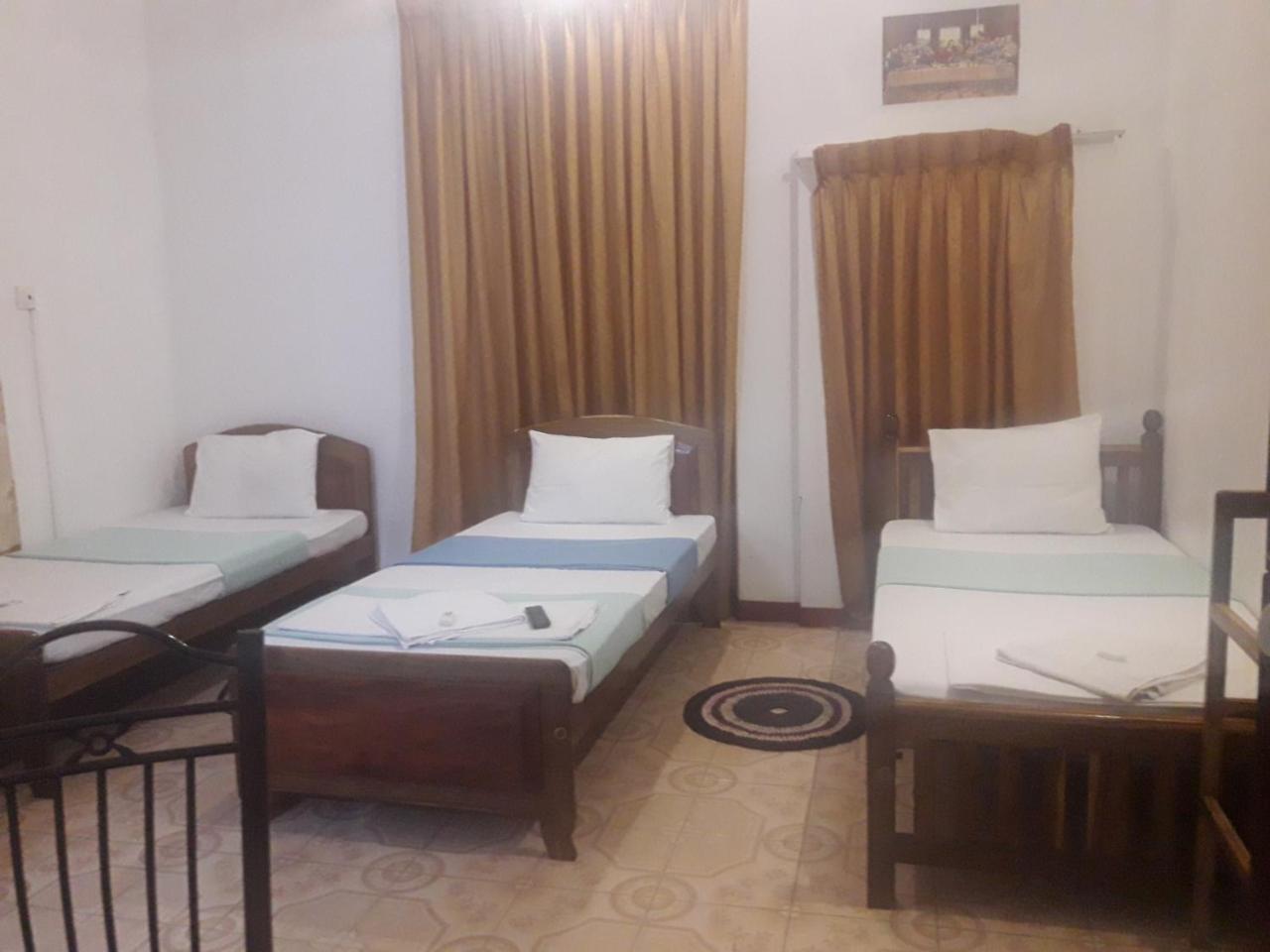 Hotel Blue Whale Jaffna Extérieur photo