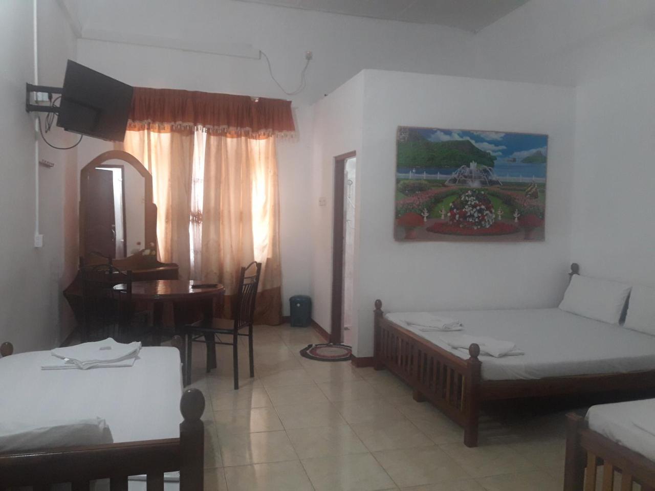 Hotel Blue Whale Jaffna Extérieur photo