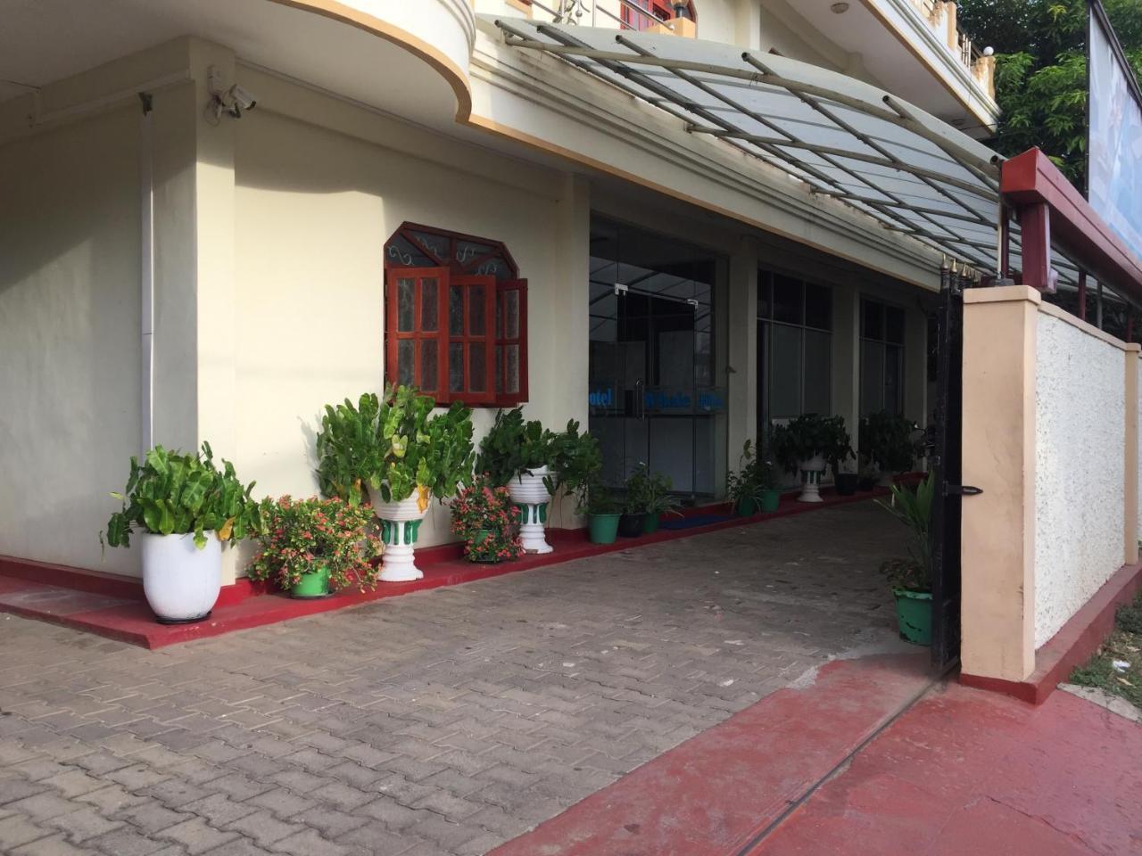 Hotel Blue Whale Jaffna Extérieur photo